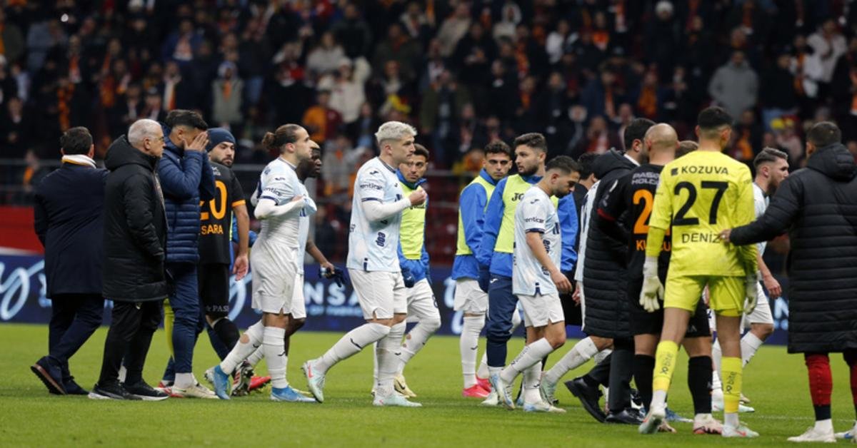 Kamu tizenegyes miatt levonult a Galatasaray csapata